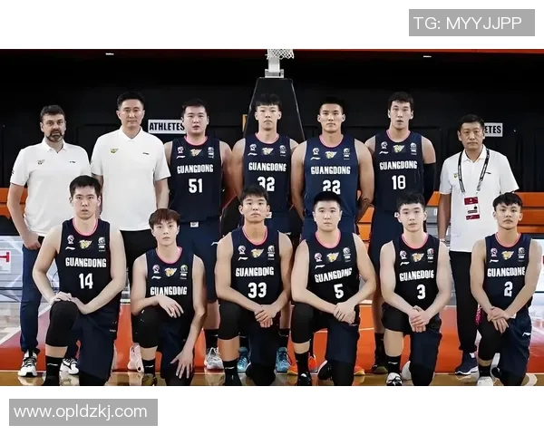 CBA山东队与广东队激战正酣谁能在这场巅峰对决中笑到最后